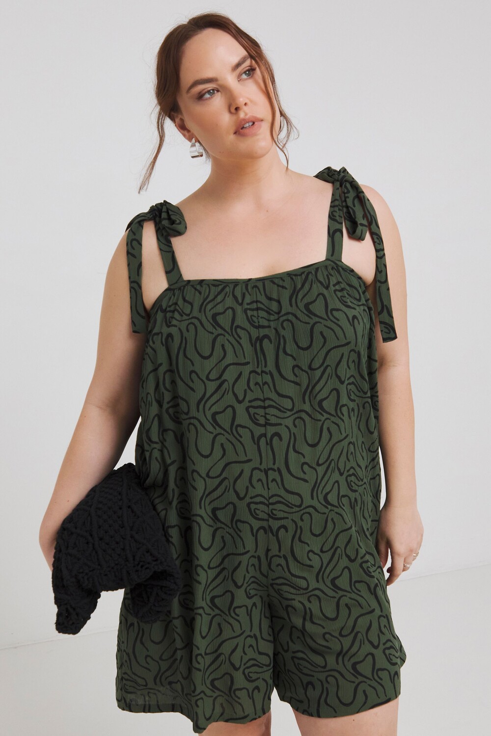 Комбинезон с мятыми ремнями и завязками Simply Be, зеленый
Комбинезон с мятыми ремнями и завязками Simply Be, зеленый