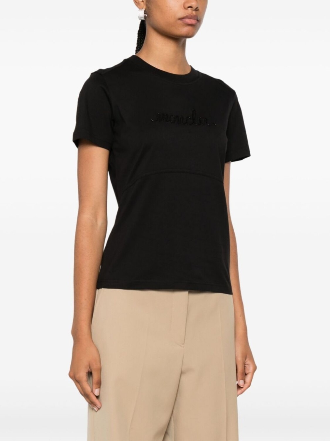 Moncler футболка из хлопка с вышитым логотипом, черный
Moncler футболка из хлопка с вышитым логотипом, черный