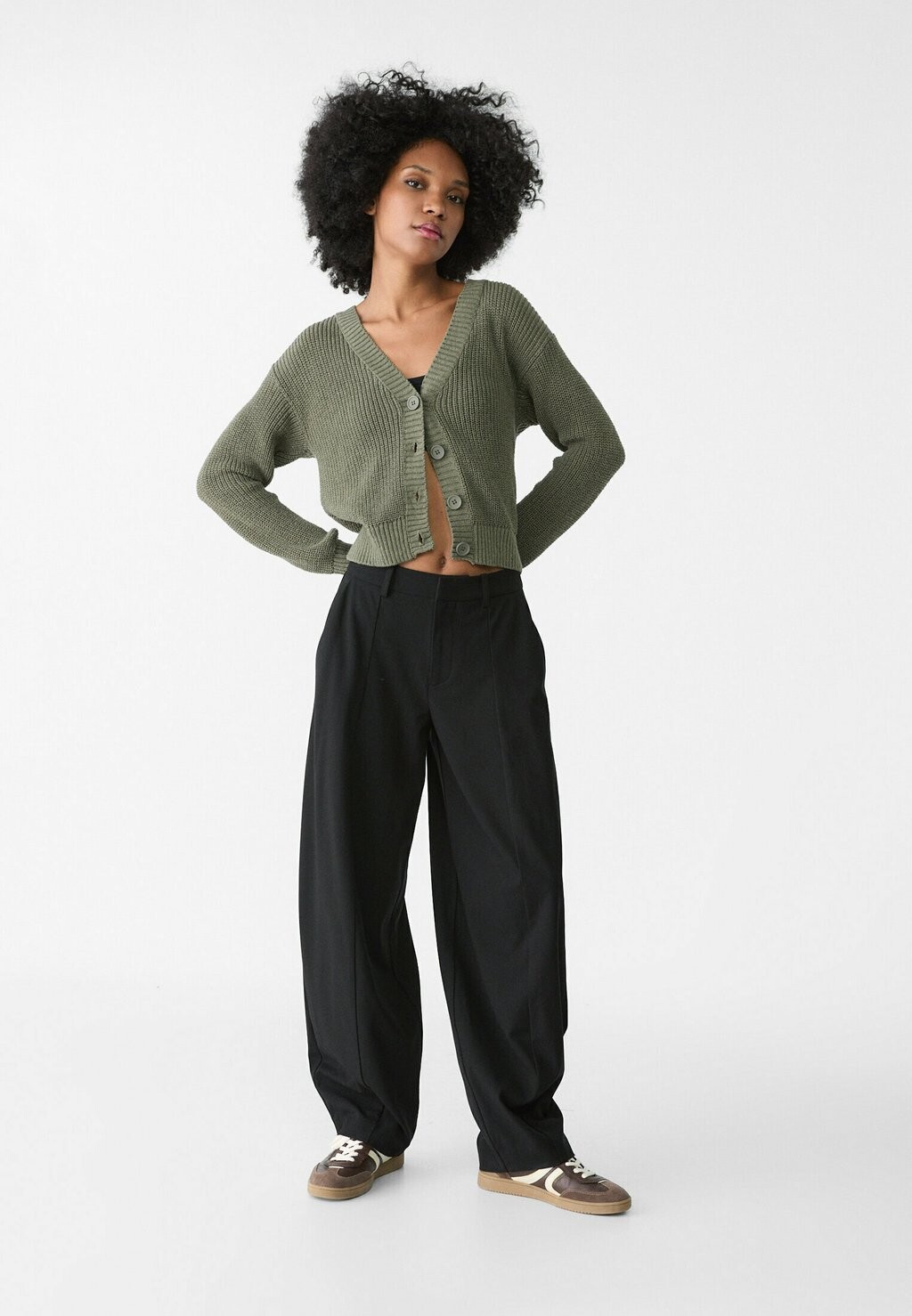 Брюки Stradivarius, черный
Брюки Stradivarius, черный