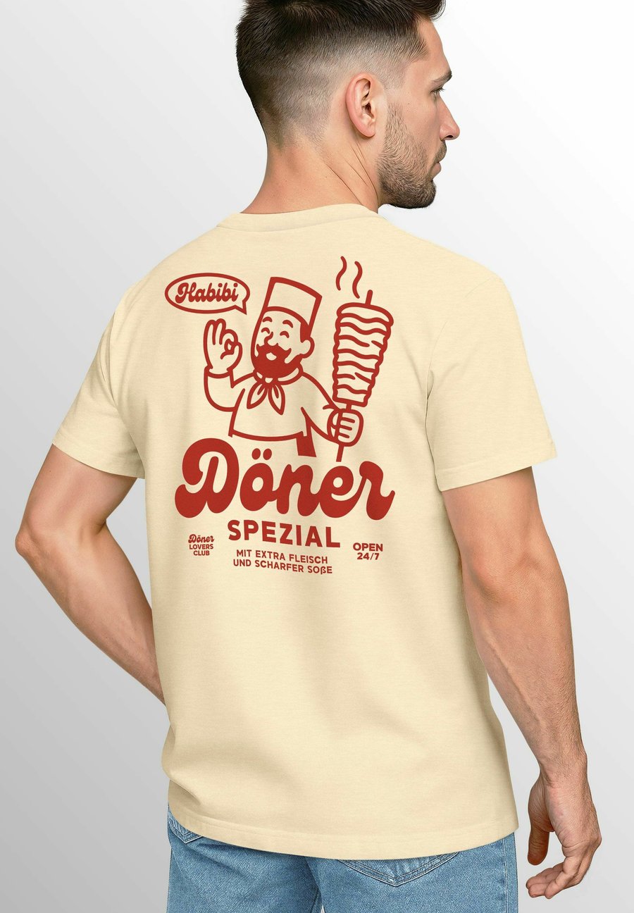 Футболка Neverless BACK DÖNER SPEZIAL FUN MIT WITZIGEM KEBAB, Natur/Yellow, Желтый, Футболка Neverless BACK DÖNER SPEZIAL FUN MIT WITZIGEM KEBAB, Natur/Yellow
Футболка Neverless BACK DÖNER SPEZIAL FUN MIT WITZIGEM KEBAB, Natur/Yellow, Желтый, Футболка Neverless BACK DÖNER SPEZIAL FUN MIT WITZIGEM KEBAB, Natur/Yellow