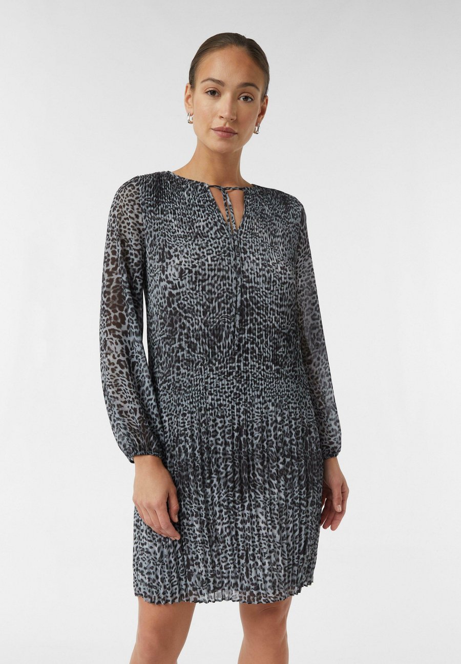Платье comma PLISSIERTES MIT ANIMALPRINT, Schwarz/Mottled Black
Платье comma PLISSIERTES MIT ANIMALPRINT, Schwarz/Mottled Black
