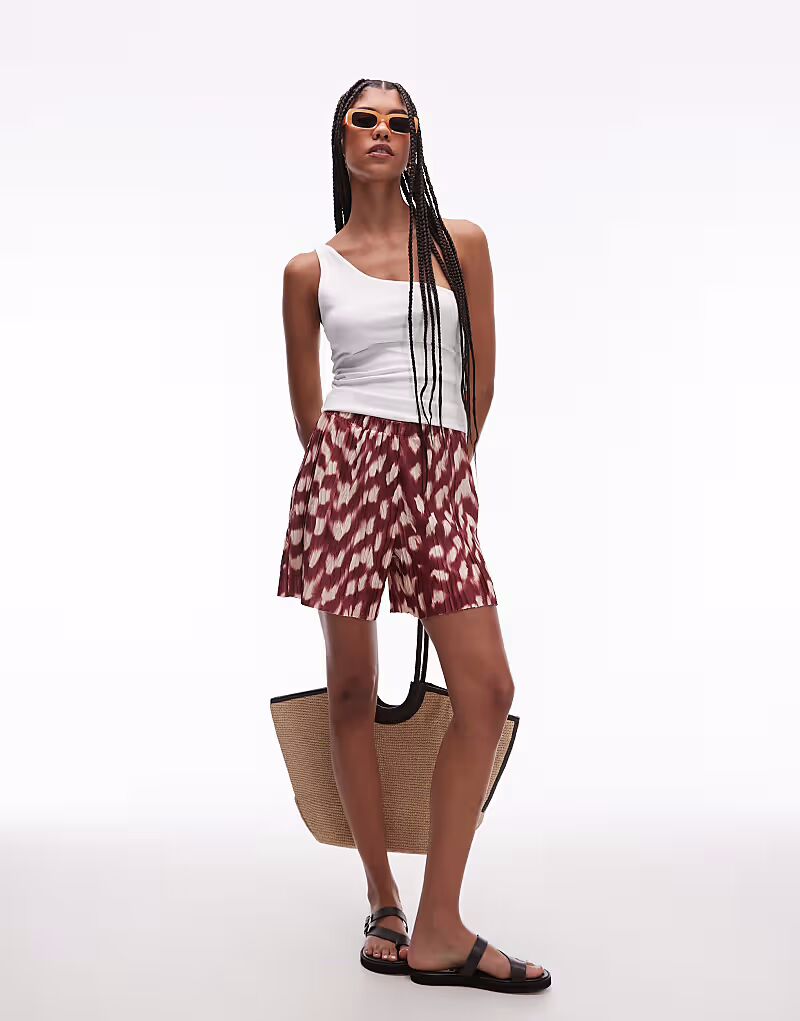 Широкие шорты Topshop с абстрактным рисунком животных плиссе в бордовом цвете
Широкие шорты Topshop с абстрактным рисунком животных плиссе в бордовом цвете