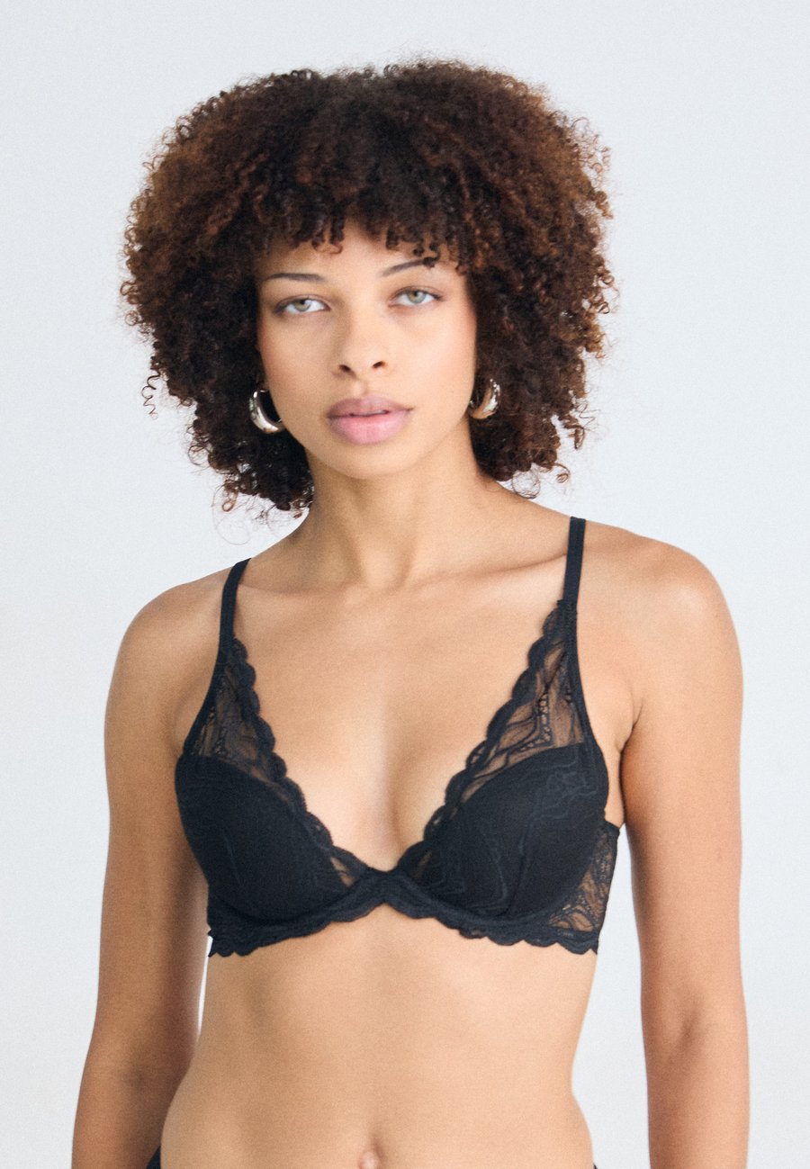 Бюстгальтер Calvin Klein Underwear LIGHTLY LINED PLUNGE SENSUAL , Black
Бюстгальтер Calvin Klein Underwear LIGHTLY LINED PLUNGE SENSUAL , Black