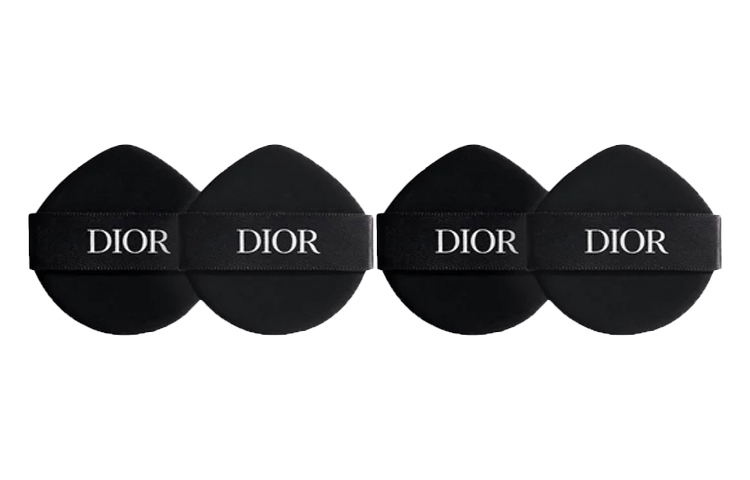 Мягкая спонж-пудра для сияющего воздушного тона DIOR
Мягкая спонж-пудра для сияющего воздушного тона DIOR