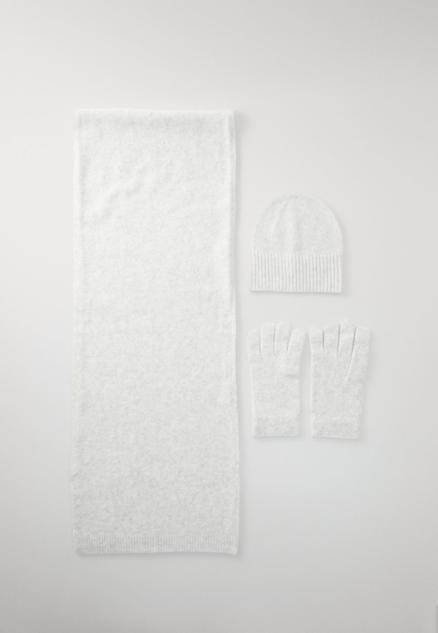 Шапка ONLY ONLCHYNA BEANIE SCARF GLOVE SET, Light Grey Melange/Mottled Light Grey
Шапка ONLY ONLCHYNA BEANIE SCARF GLOVE SET, Light Grey Melange/Mottled Light Grey