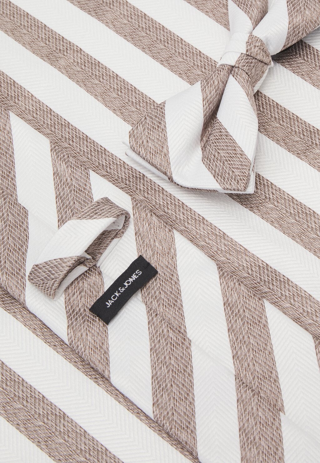 Декоративный платок Jacbastian Giftbox Set Jack & Jones, Брауни
Декоративный платок Jacbastian Giftbox Set Jack & Jones, Брауни