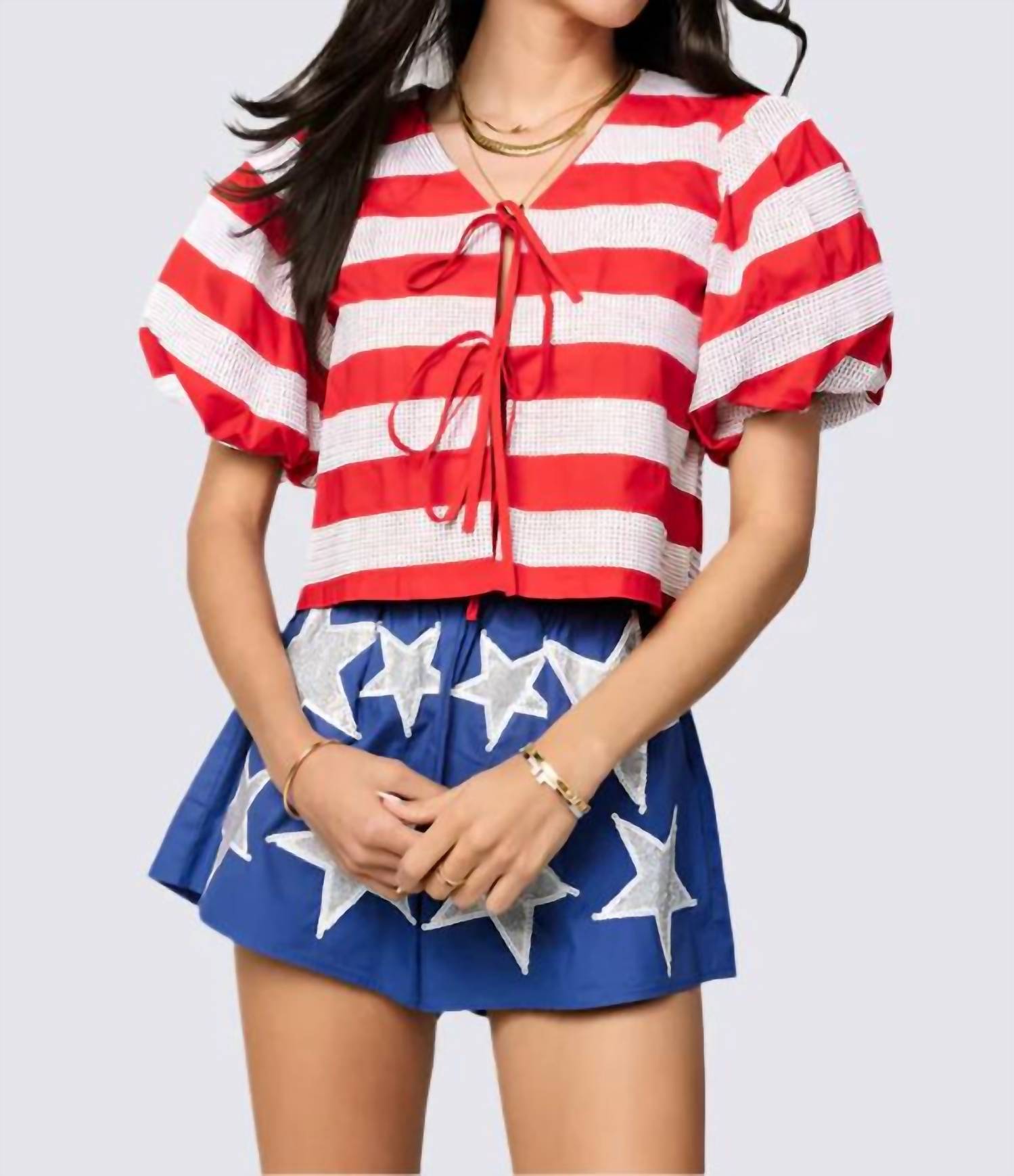 Полосатый хлопковый топ с объемными рукавами и завязками в красно-белую полоску QUEEN OF SPARKLES
Полосатый хлопковый топ с объемными рукавами и завязками в красно-белую полоску QUEEN OF SPARKLES