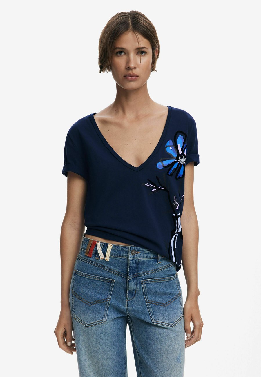 Футболка Desigual VASE V-NECK , Blue, Синий, Футболка Desigual VASE V-NECK , Blue
Футболка Desigual VASE V-NECK , Blue, Синий, Футболка Desigual VASE V-NECK , Blue