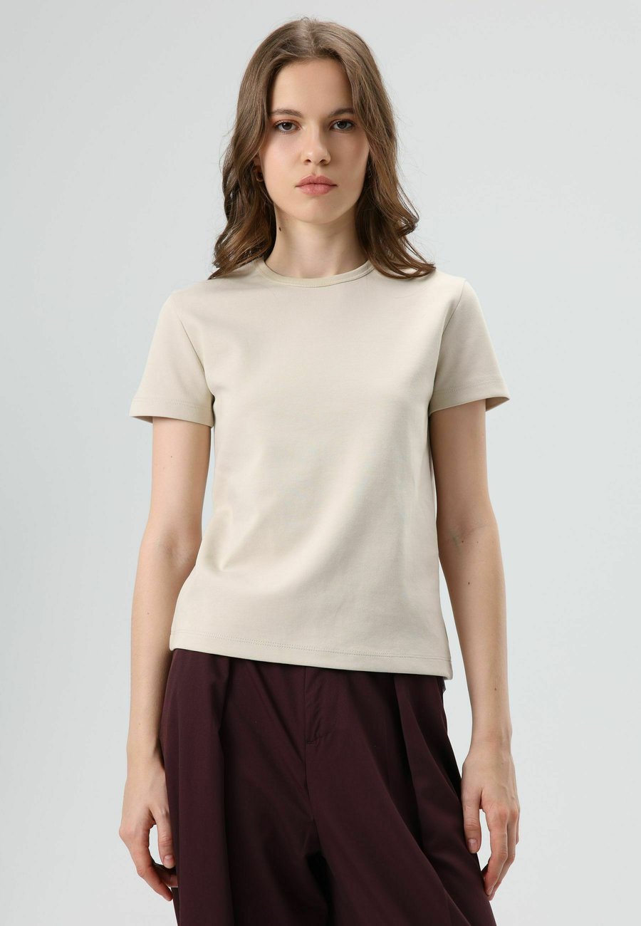 Футболка D.MoRo SOFT , Beige
Футболка D.MoRo SOFT , Beige