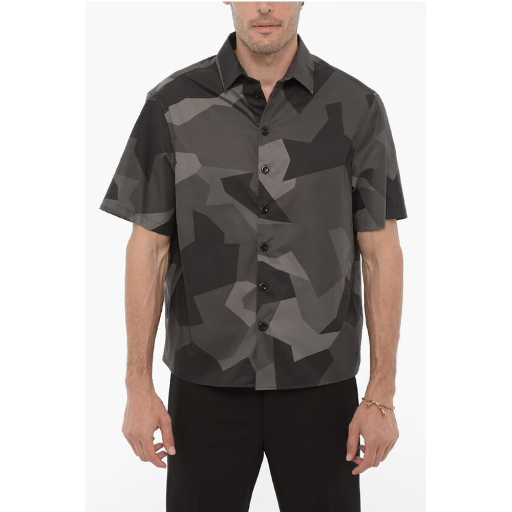 Рубашка свободного кроя с короткими рукавами и камуфляжным принтом Neil Barrett, Gray
Рубашка свободного кроя с короткими рукавами и камуфляжным принтом Neil Barrett, Gray