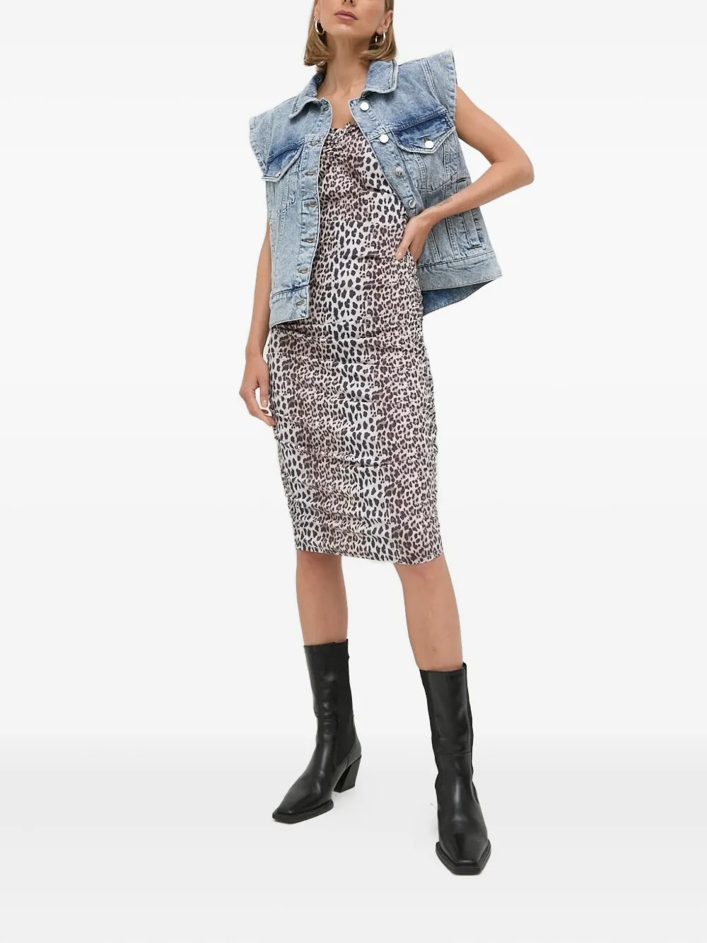 Платье миди с леопардовым принтом Notes du Nord, черный
Платье миди с леопардовым принтом Notes du Nord, черный