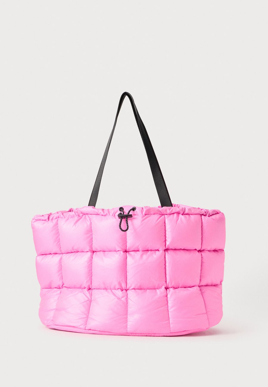 Сумка-шоппер Nike Sportswear PUFFLE TOTE, Pink/Black/Pink
Сумка-шоппер Nike Sportswear PUFFLE TOTE, Pink/Black/Pink