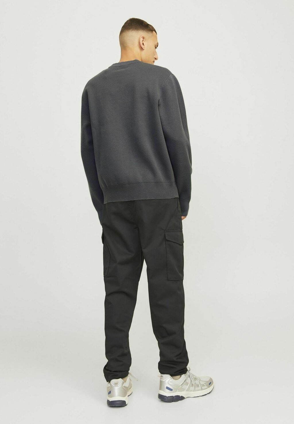 Джемпер MIT RUNDHALS EINFARBIG Jack & Jones, серый
Джемпер MIT RUNDHALS EINFARBIG Jack & Jones, серый