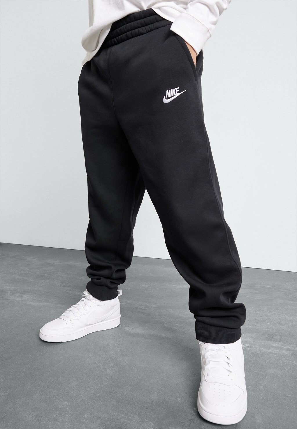 Брюки для бега CLUB UNISEX Nike Sportswear, цвет black/white
Брюки для бега CLUB UNISEX Nike Sportswear, цвет black/white