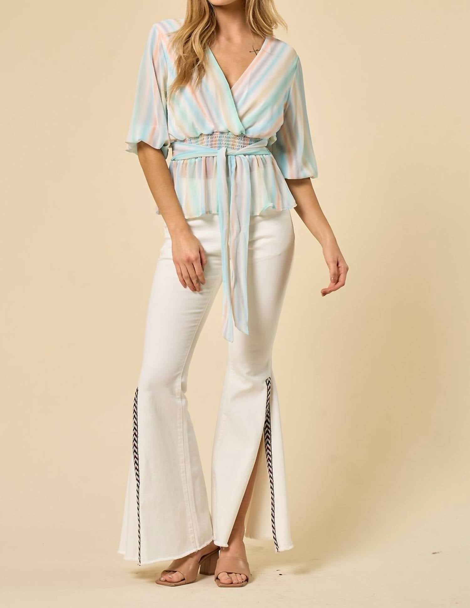 Блузка с присборенной талией цвета мяты/персика Saints & Hearts, цвет mint/ peach
Блузка с присборенной талией цвета мяты/персика Saints & Hearts, цвет mint/ peach