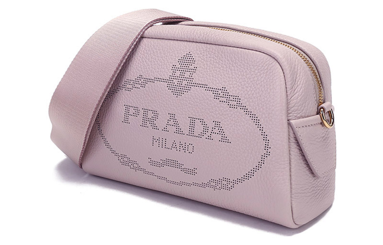 Кожаная сумка через плечо женская в цвете водяной лилии PRADA
Кожаная сумка через плечо женская в цвете водяной лилии PRADA