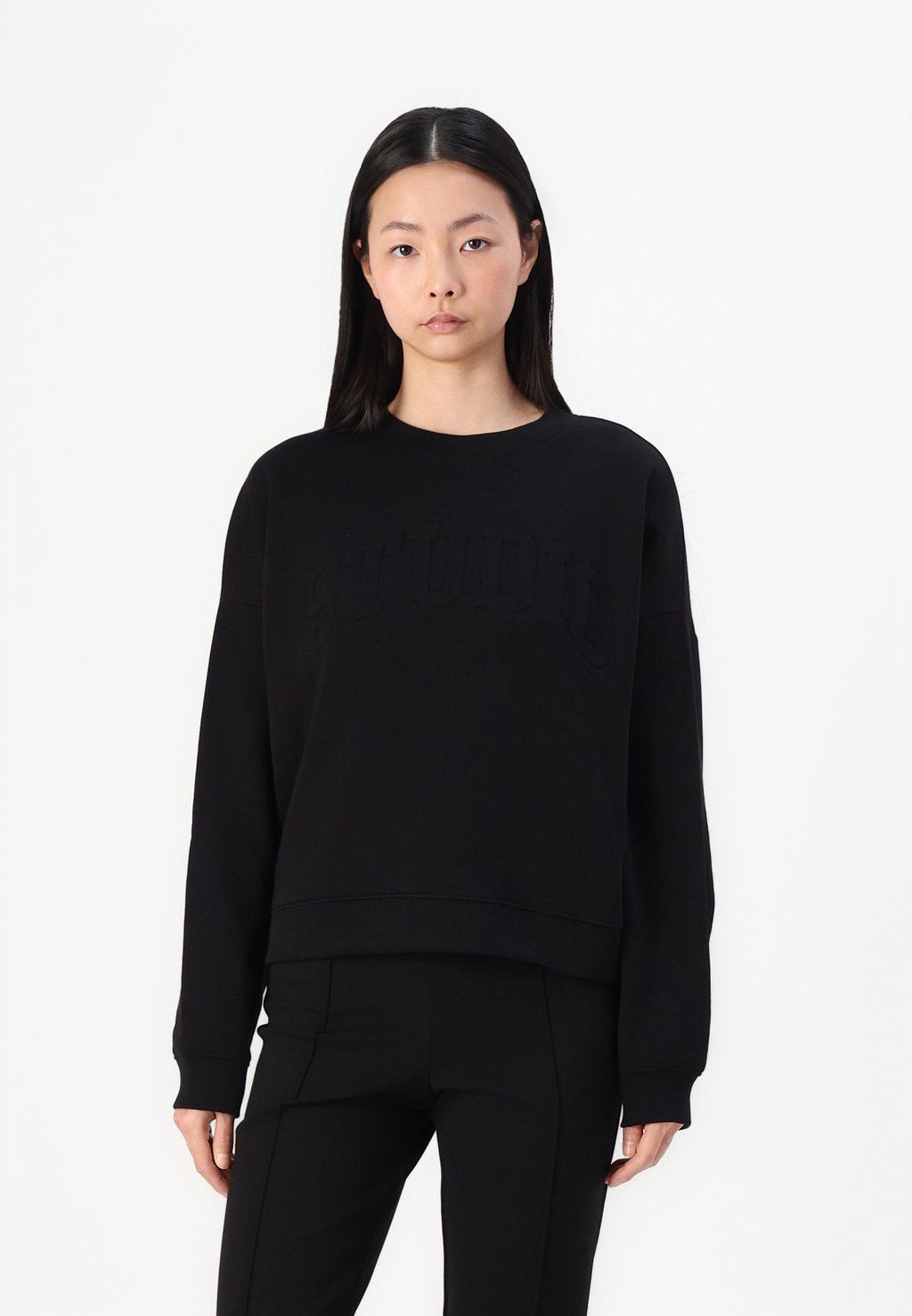 Толстовка STUDIO LOGO CREW GAP, черный
Толстовка STUDIO LOGO CREW GAP, черный