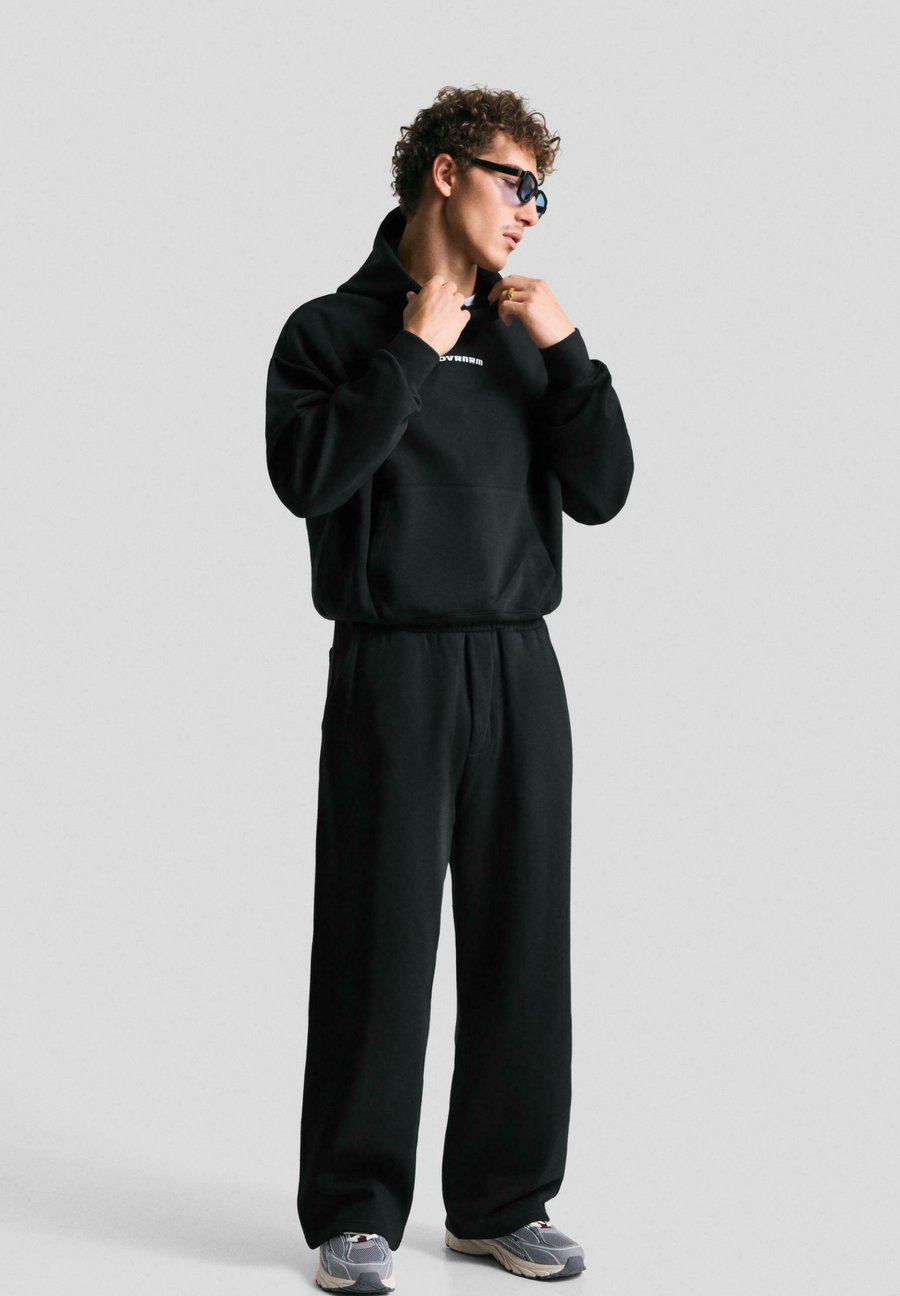 Толстовка Bershka PRINTED BOXY FIT, Black
Толстовка Bershka PRINTED BOXY FIT, Black