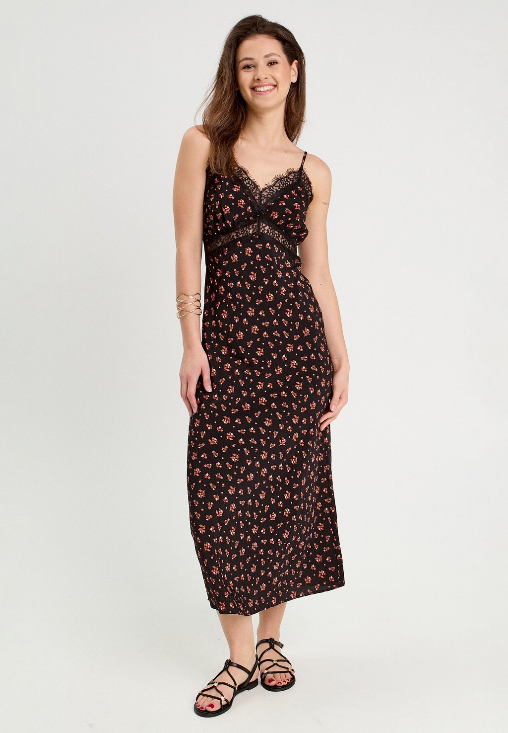 Повседневное платье LANGES GERADES MIT TRÄGERN Cache Cache, черный
Повседневное платье LANGES GERADES MIT TRÄGERN Cache Cache, черный