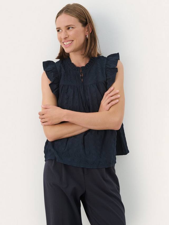 Гималиновая блузка без рукавов с рюшами Part Two, цвет After Midnight
Гималиновая блузка без рукавов с рюшами Part Two, цвет After Midnight