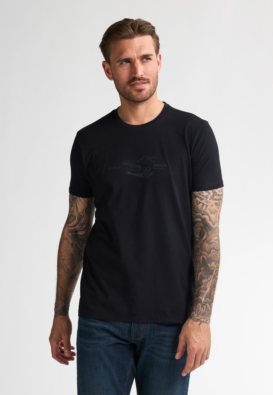 Футболка Petrol Industries EMBOSSED DEVILS TOWER, Deep Black/Black, Черный, Футболка Petrol Industries EMBOSSED DEVILS TOWER, Deep Black/Black
Футболка Petrol Industries EMBOSSED DEVILS TOWER, Deep Black/Black, Черный, Футболка Petrol Industries EMBOSSED DEVILS TOWER, Deep Black/Black