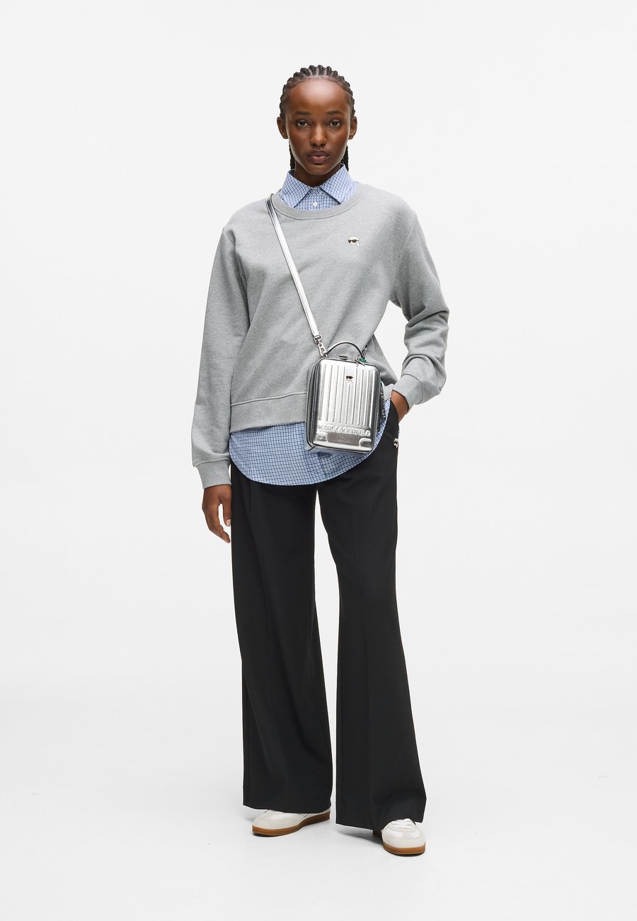 Сумка кросс-боди KARL LAGERFELD IKON , Silver-Colored/Silver-Coloured
Сумка кросс-боди KARL LAGERFELD IKON , Silver-Colored/Silver-Coloured