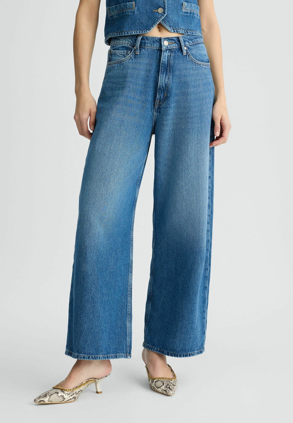 Джинсы свободного кроя LIU JO, цвет Dark Blue Denim 
Джинсы свободного кроя LIU JO, цвет Dark Blue Denim