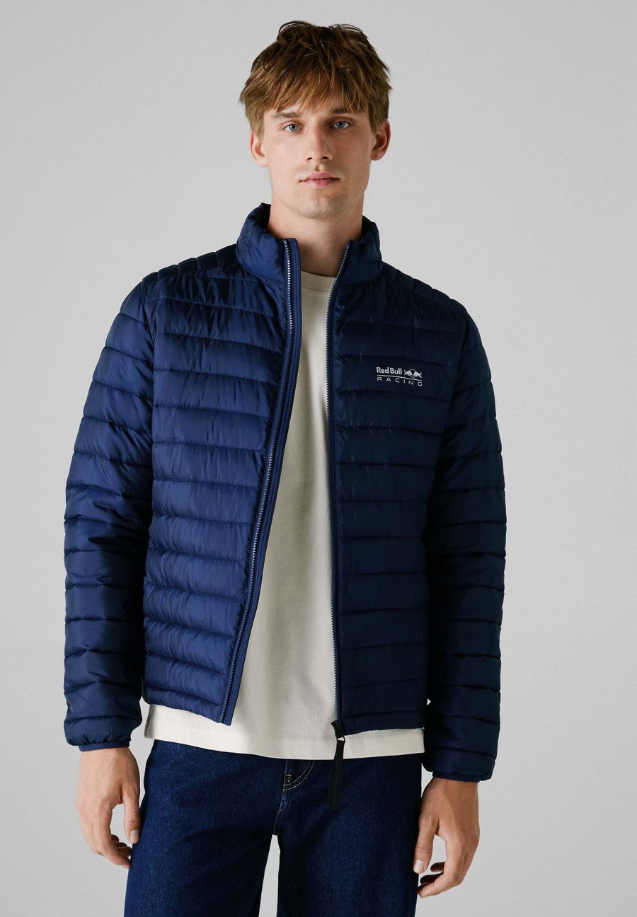 Куртка Red Bull Racing x Pepe Jeans Down coat, Eton Blue/Blue
Куртка Red Bull Racing x Pepe Jeans Down coat, Eton Blue/Blue