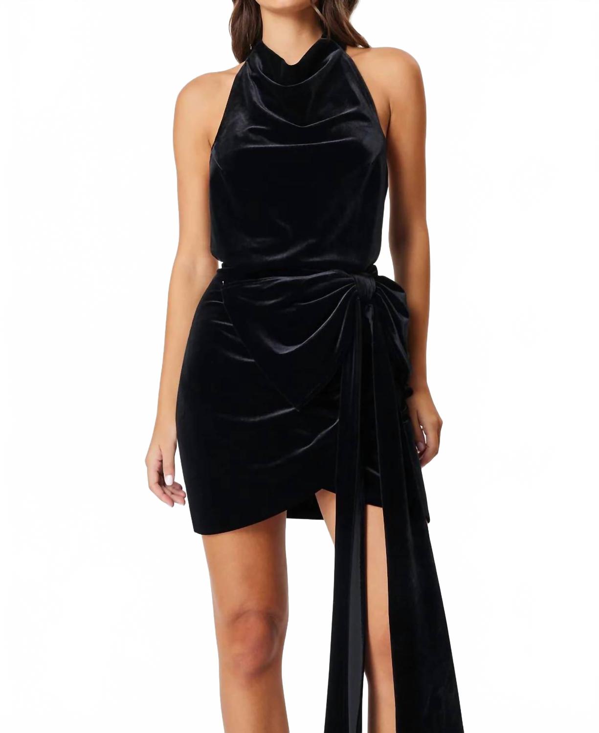 Платье Solene в черном цвете ELLIATT
Платье Solene в черном цвете ELLIATT