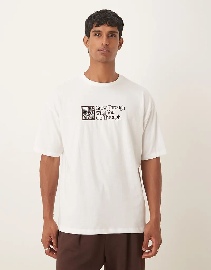 Футболка ASOS DESIGN свободного кроя с вышитым текстом белого цвета
Футболка ASOS DESIGN свободного кроя с вышитым текстом белого цвета