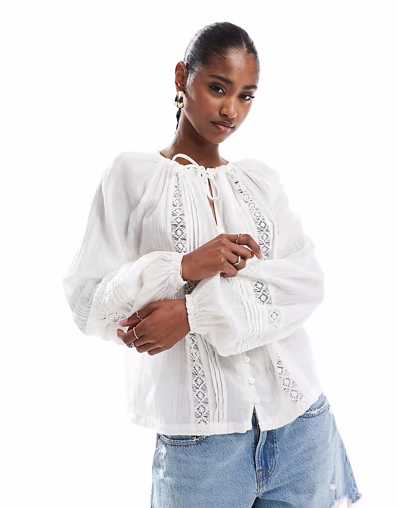 ONLY топ с длинными рукавами и завязкой спереди с вышитыми деталями белого цвета
ONLY топ с длинными рукавами и завязкой спереди с вышитыми деталями белого цвета