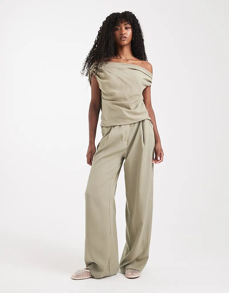 Широкие брюки-папы ASOS DESIGN из лиоцелла цвета хаки — часть комплекта 
Широкие брюки-папы ASOS DESIGN из лиоцелла цвета хаки — часть комплекта