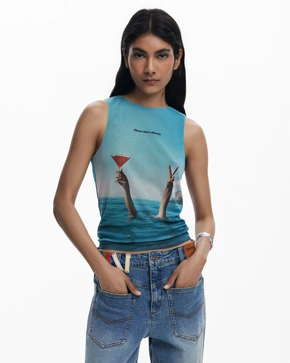 Женская футболка с морской темой и плавательницей Desigual, синий
Женская футболка с морской темой и плавательницей Desigual, синий