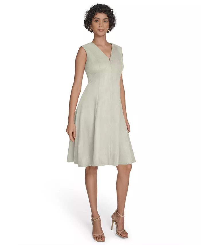 Женское платье-футляр без рукавов с расклешенным подолом Calvin Klein, загар/бежевый
Женское платье-футляр без рукавов с расклешенным подолом Calvin Klein, загар/бежевый