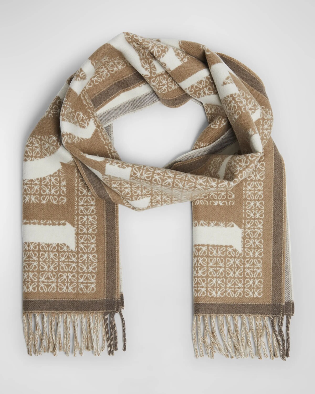 Шарф Love Anagram из шерсти и кашемира Loewe, цвет White Beige 
Шарф Love Anagram из шерсти и кашемира Loewe, цвет White Beige