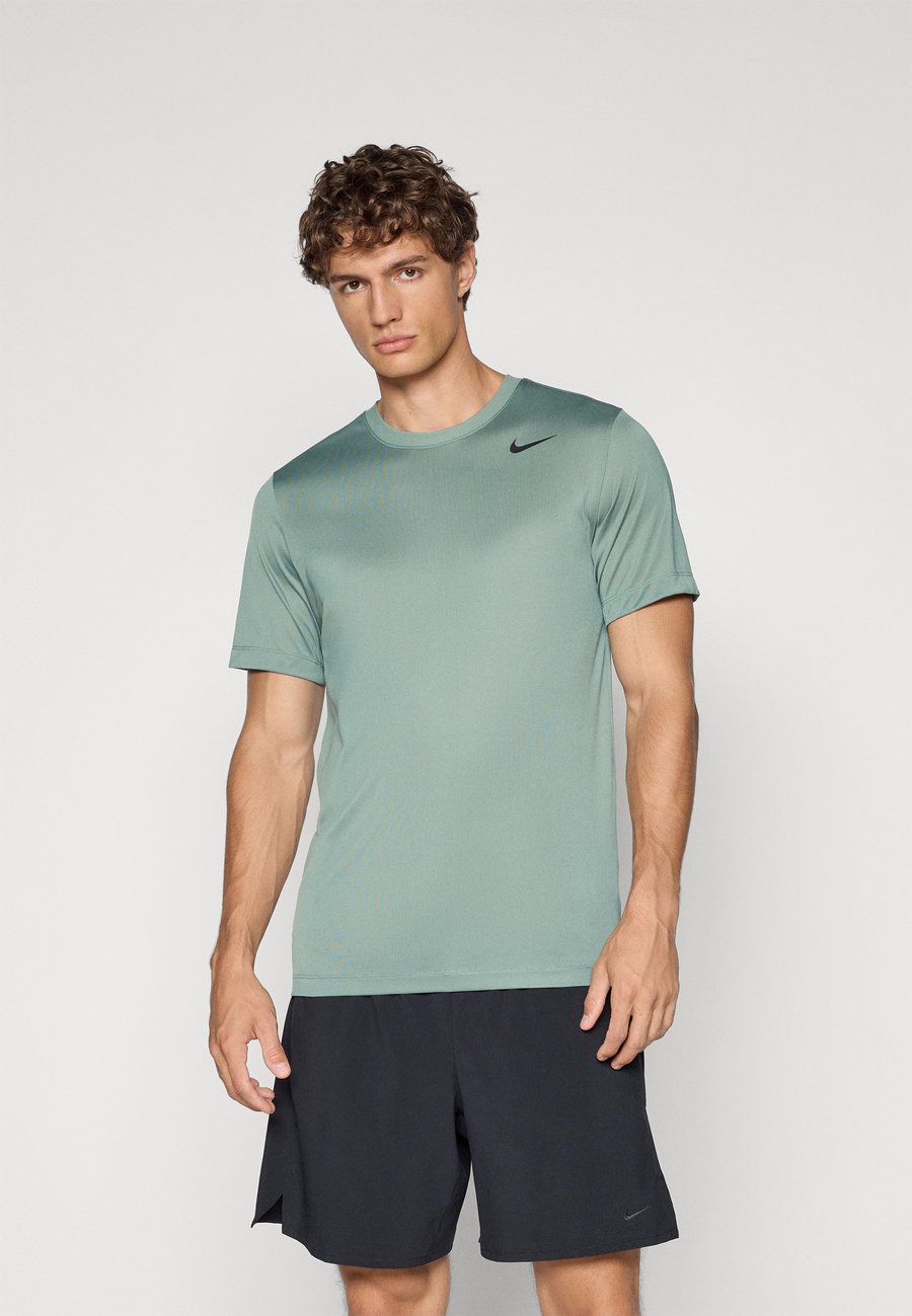 Футболка Nike Performance TEE RESET, Clay Green/Black/Green
Футболка Nike Performance TEE RESET, Clay Green/Black/Green