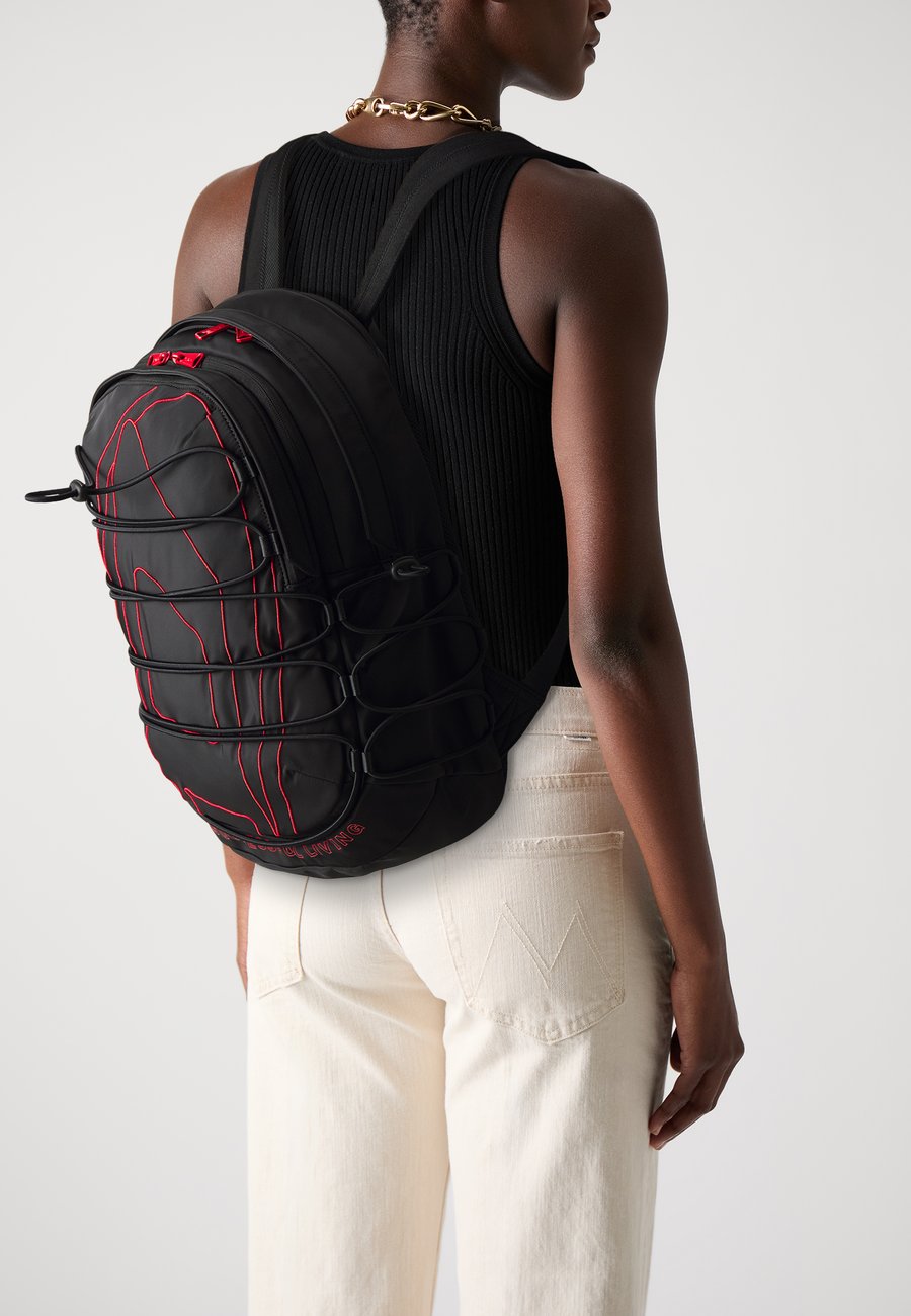 Рюкзак Diesel TECH-D BACKPACK X UNISEX, T8013/Black
Рюкзак Diesel TECH-D BACKPACK X UNISEX, T8013/Black