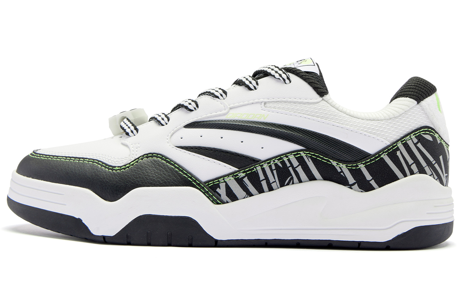 QIAODAN Джордан Уайт/Блэк мужские бело-черные низкие скейтерские кроссовки с противоскользящим покрытием, амортизацией и устойчивостью к истиранию, цвет Jordan White/Black
QIAODAN Джордан Уайт/Блэк мужские бело-черные низкие скейтерские кроссовки с противоскользящим покрытием, амортизацией и устойчивостью к истиранию, цвет Jordan White/Black