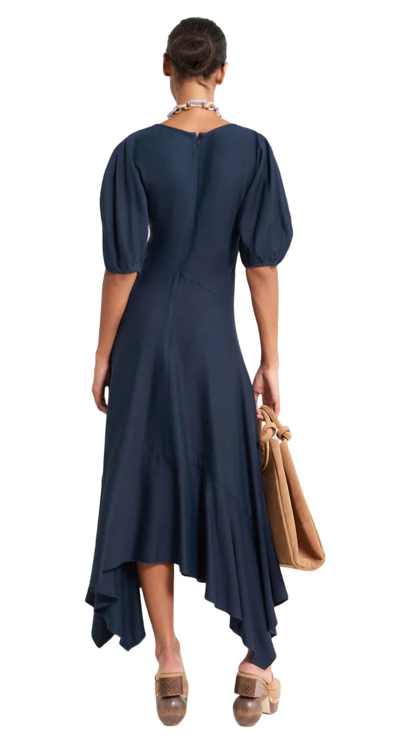 Асимметричное платье Vienna из осины Cult Gaia
Асимметричное платье Vienna из осины Cult Gaia