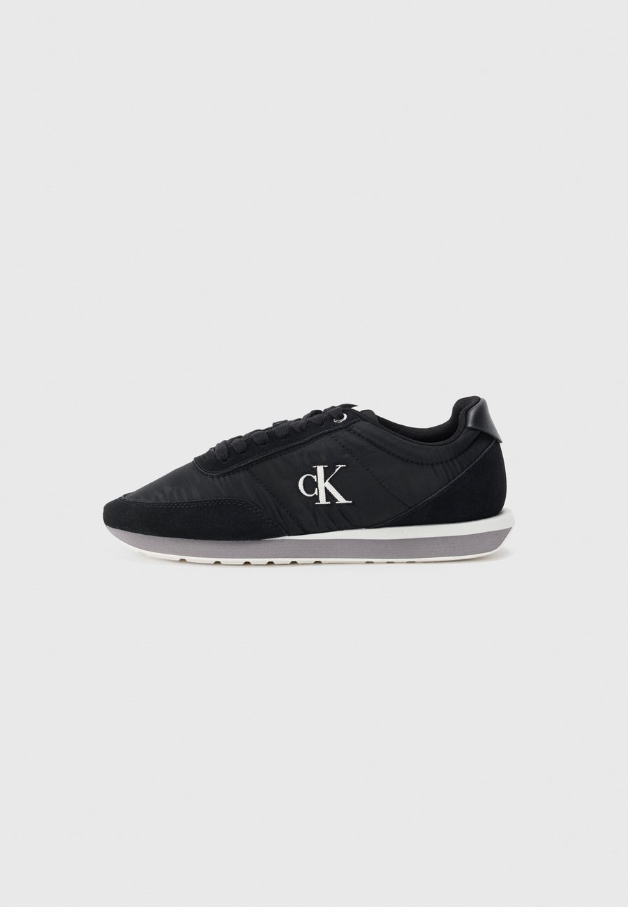 Кроссовки Calvin Klein Jeans RETRO RUNNER, Black/Stormfront/Vaporous White/Black
Кроссовки Calvin Klein Jeans RETRO RUNNER, Black/Stormfront/Vaporous White/Black
