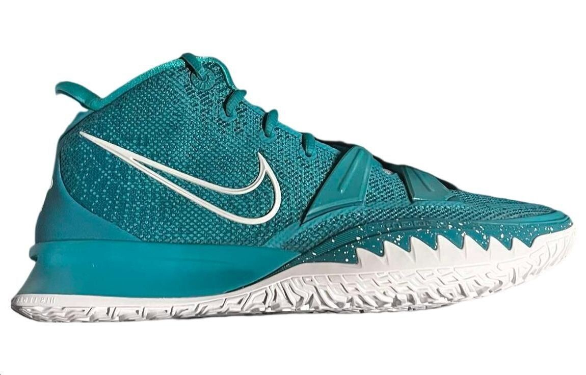 Баскетбольные кроссовки Nike Kyrie 7 унисекс
Баскетбольные кроссовки Nike Kyrie 7 унисекс