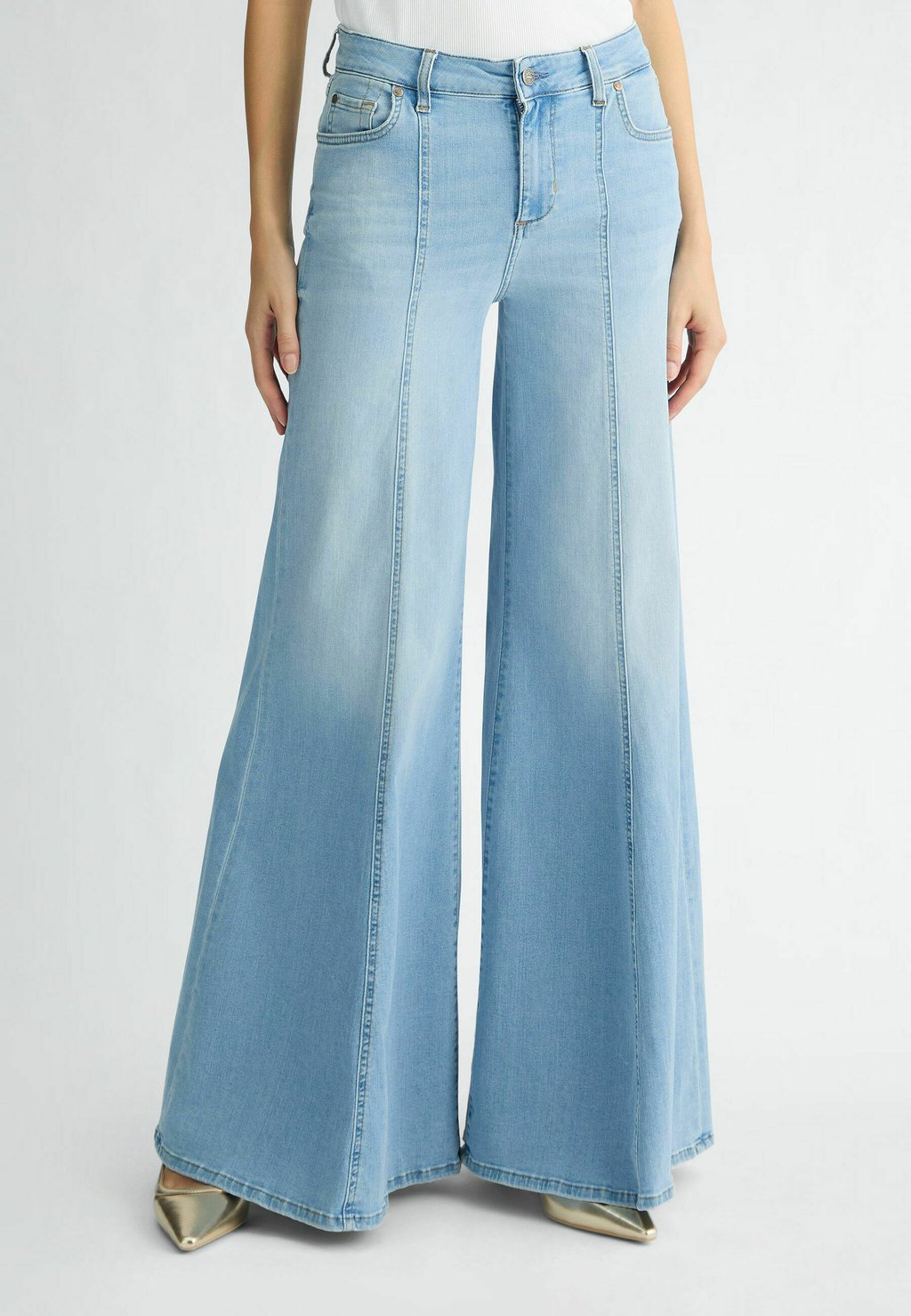 Расклешенные джинсы LIU JO, деним
Расклешенные джинсы LIU JO, деним