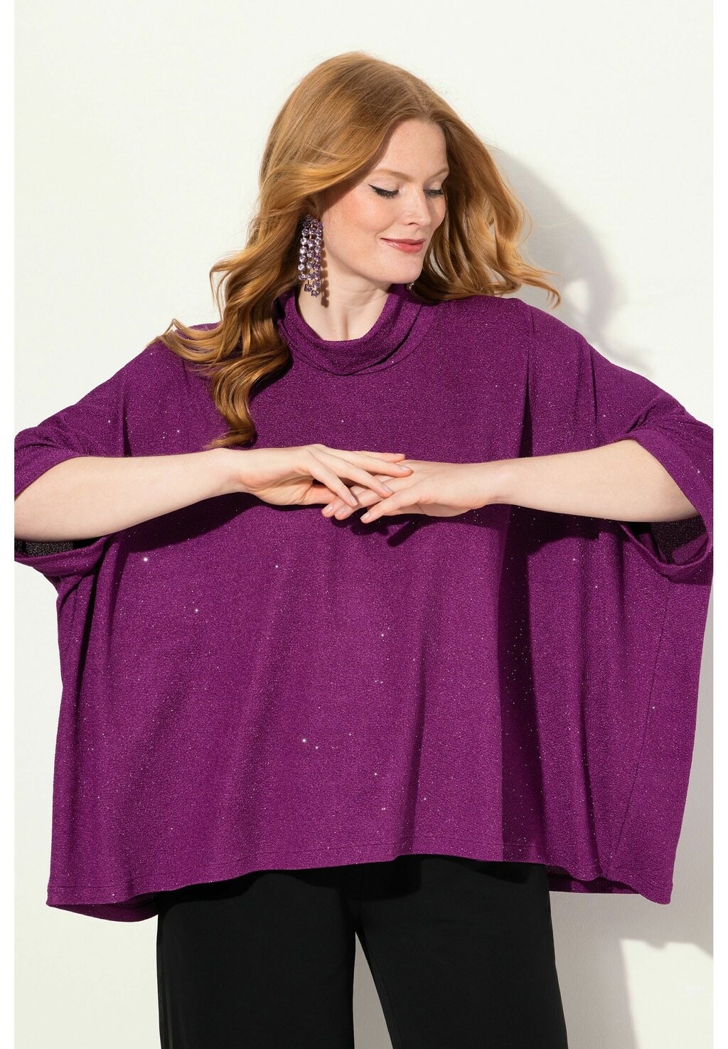 Блуза SPARKLING DRAPED COLLARED Ulla Popken, цвет Berry
Блуза SPARKLING DRAPED COLLARED Ulla Popken, цвет Berry