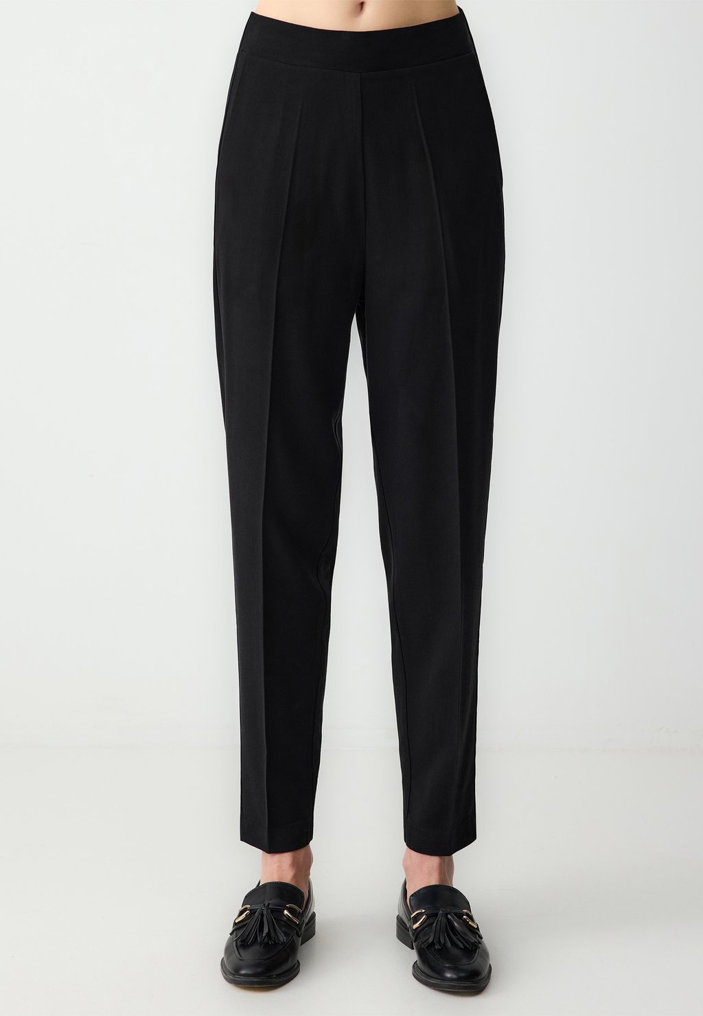 Брюки CUT REGULAR LEG Jimmy Key, черный
Брюки CUT REGULAR LEG Jimmy Key, черный