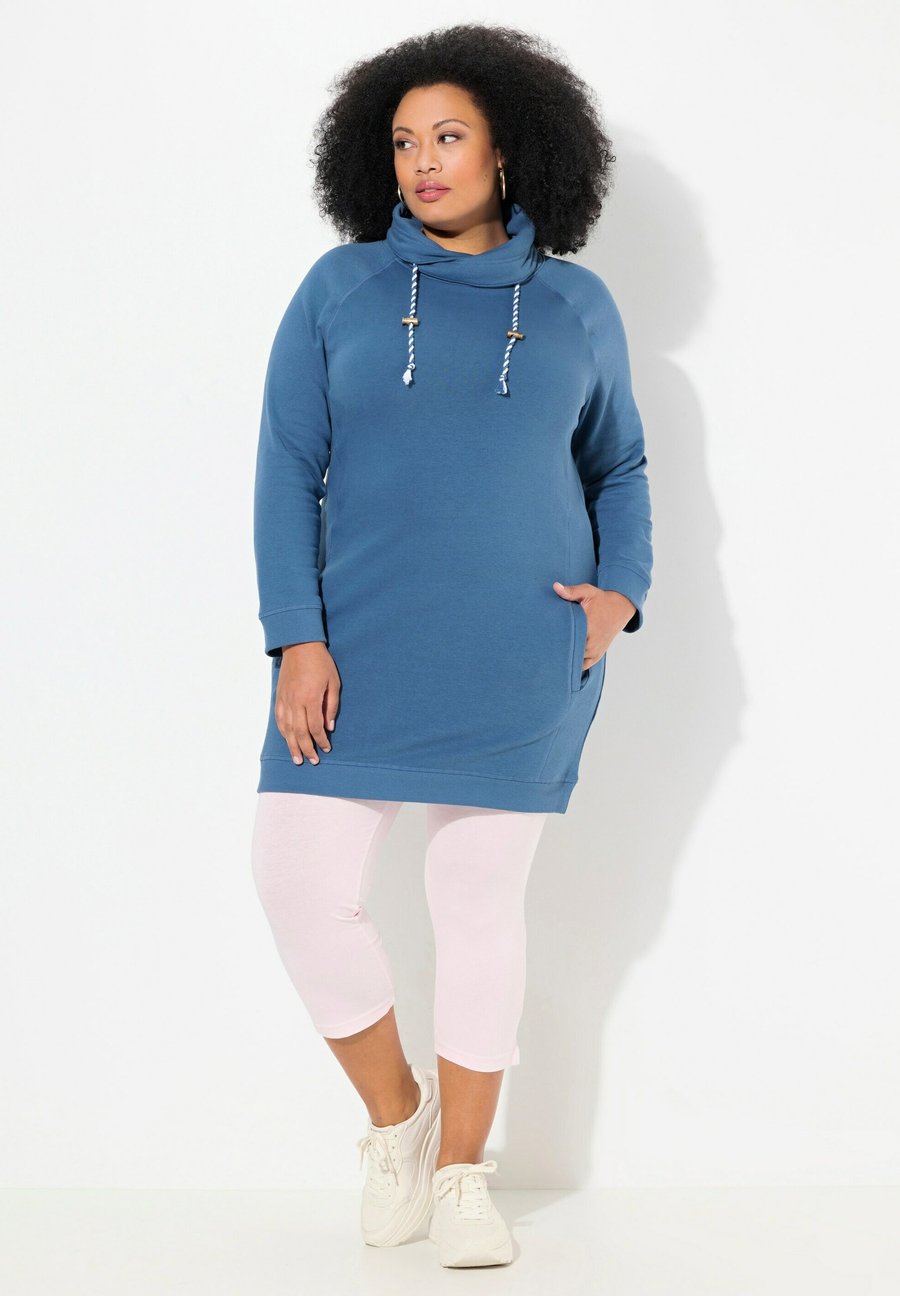 Платье Ulla Popken LANGARM TASCHEN, Ink Blue/Dark Blue
Платье Ulla Popken LANGARM TASCHEN, Ink Blue/Dark Blue