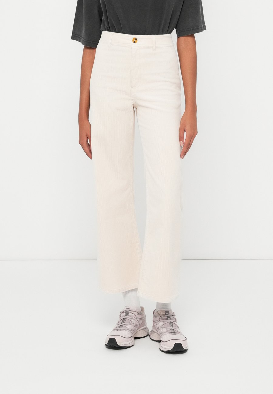 Брюки Billabong FREE FALL CORD PANT, Whitecap/Off-White
Брюки Billabong FREE FALL CORD PANT, Whitecap/Off-White