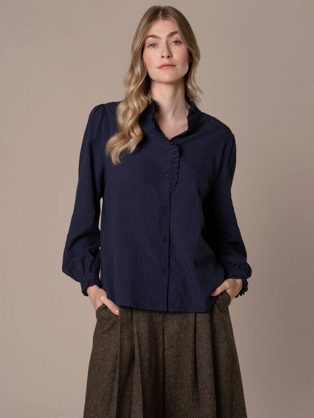 Блузка с фактурным воротником-жабо Celtic & Co.
Блузка с фактурным воротником-жабо Celtic & Co.