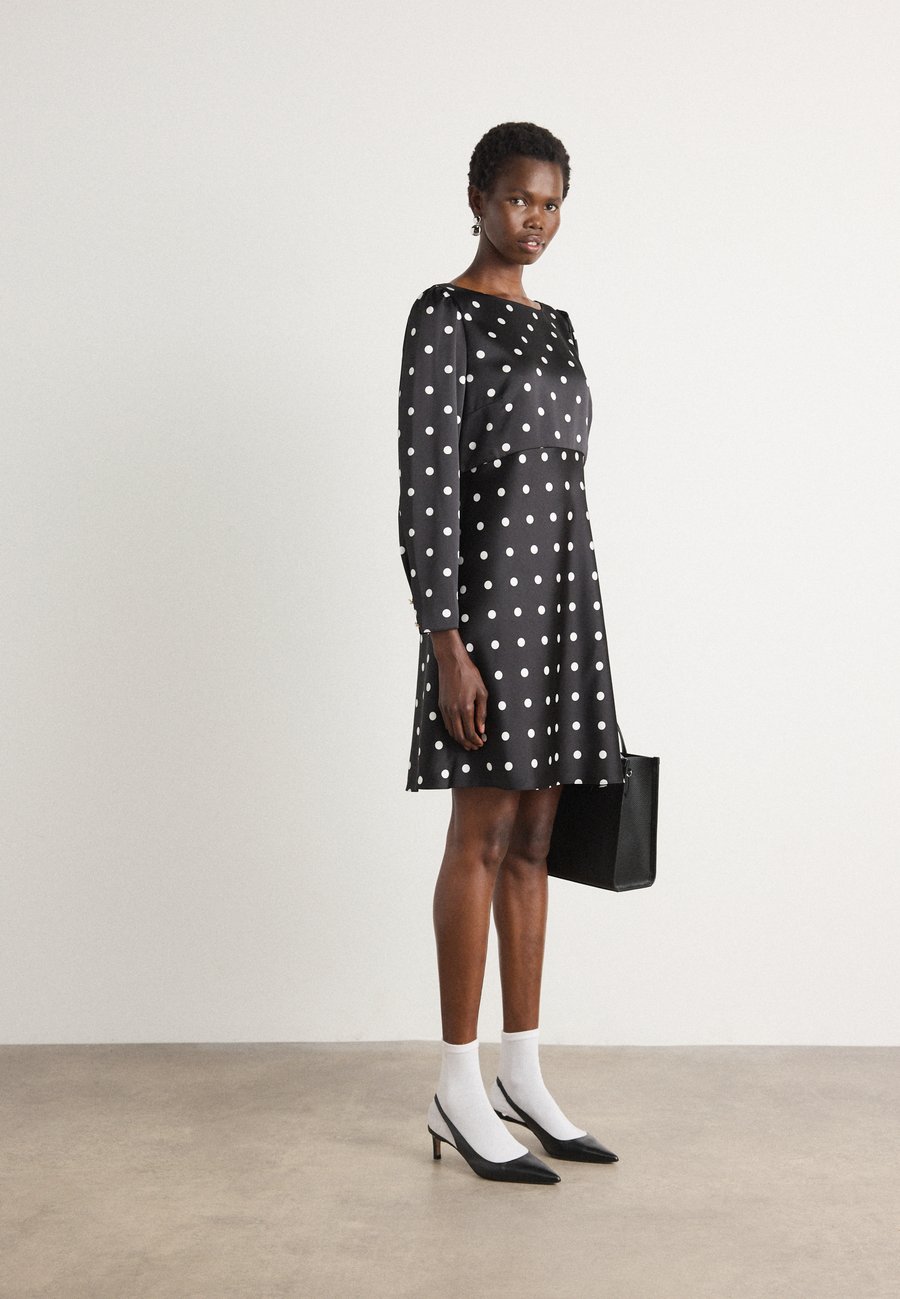 Платье Marc Cain Day dress, Black And White/Black
Платье Marc Cain Day dress, Black And White/Black