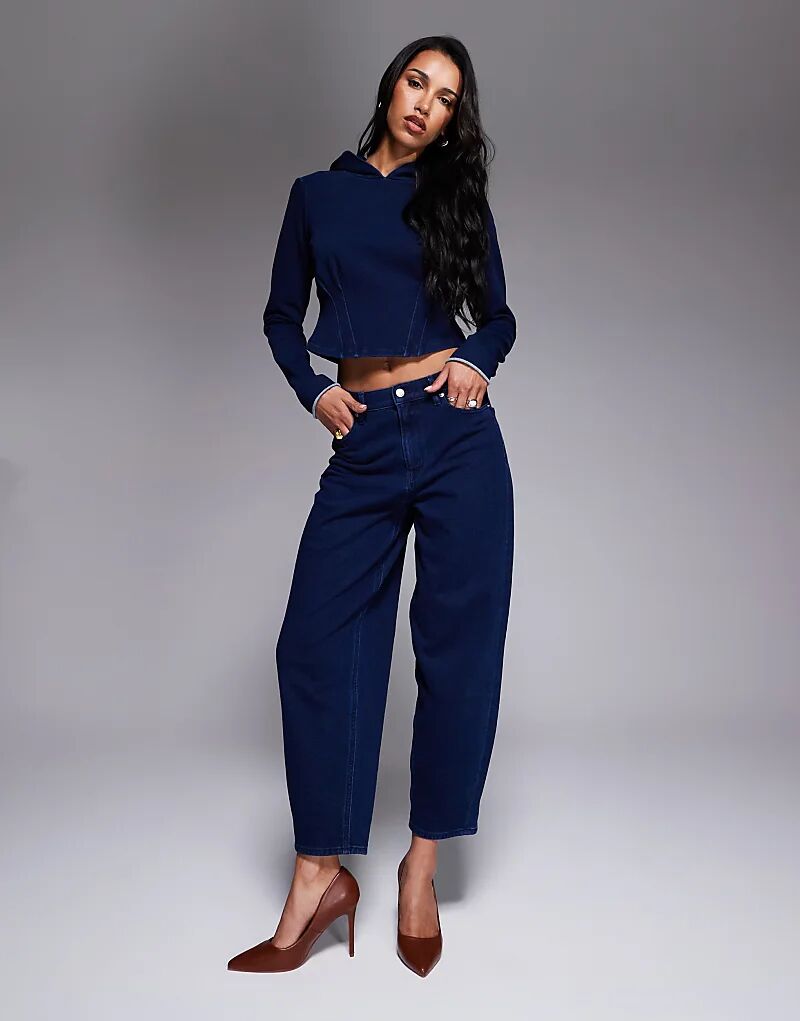 Good American спортивные штаны Jeanius Barrel Coord темно-синего цвета
Good American спортивные штаны Jeanius Barrel Coord темно-синего цвета