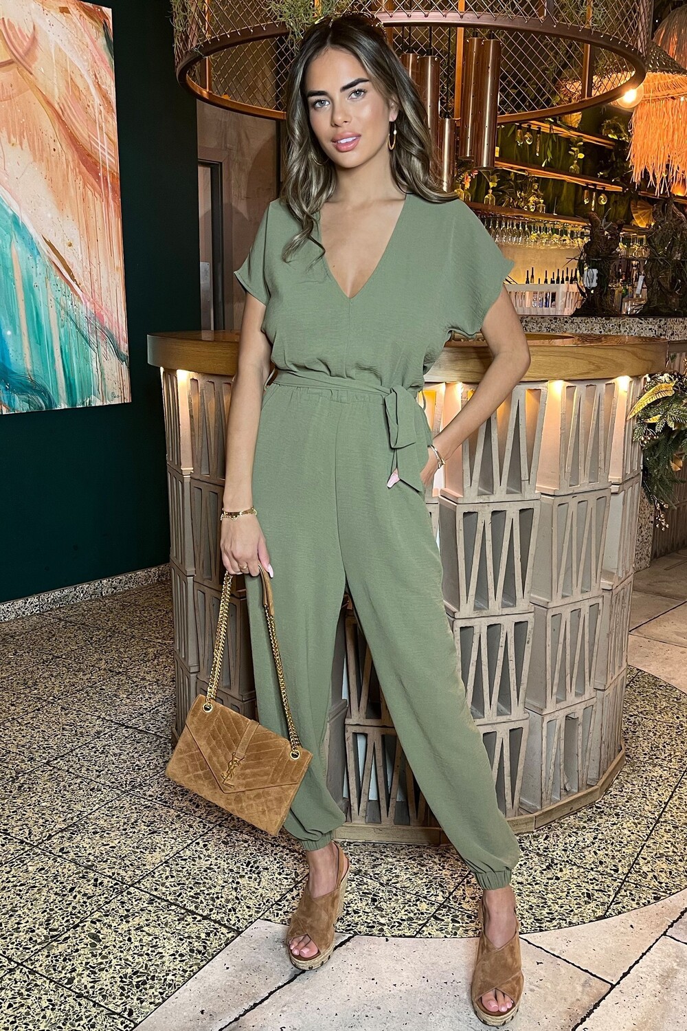 Комбинезон с короткими рукавами поясом эластичными манжетами и V-образным вырезом Ax Paris, зеленый, Серый, Комбинезон с короткими рукавами поясом эластичными манжетами и V-образным вырезом Ax Paris, зеленый
Комбинезон с короткими рукавами поясом эластичными манжетами и V-образным вырезом Ax Paris, зеленый, Серый, Комбинезон с короткими рукавами поясом эластичными манжетами и V-образным вырезом Ax Paris, зеленый